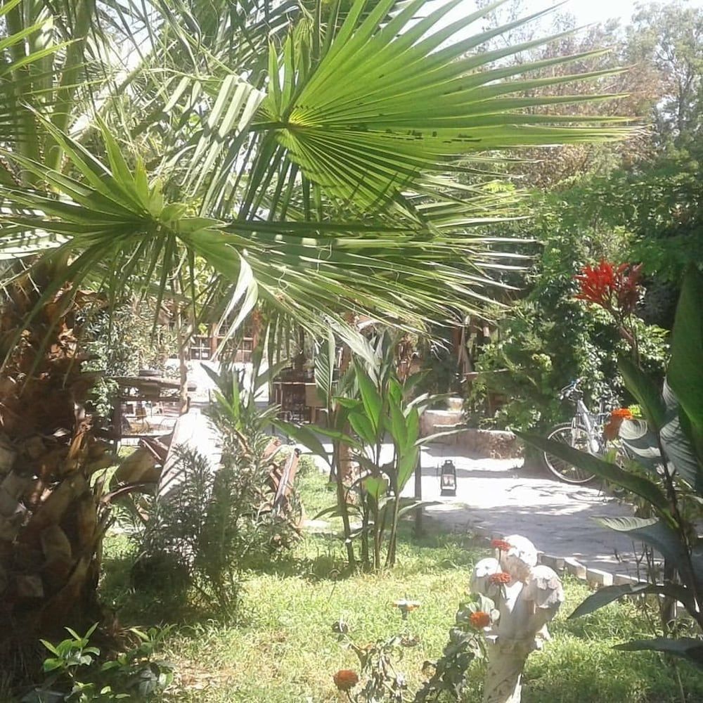 Utopia Lodge Hotel