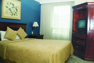 La Colina Suites