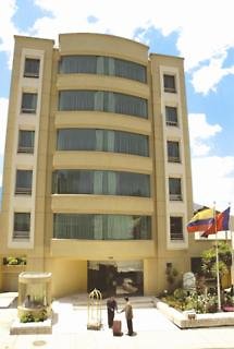 La Colina Suites