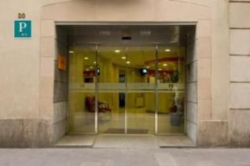 Opera Ramblas Hostal