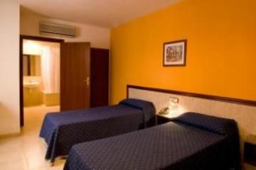 Opera Ramblas Hostal