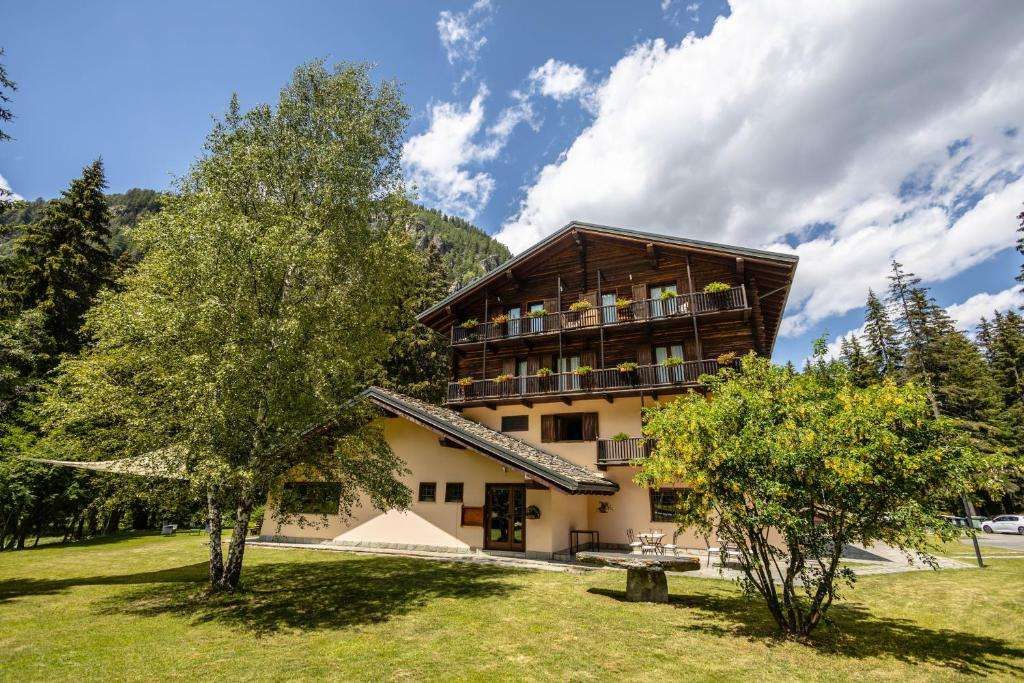 Alpine Forest Hotel
