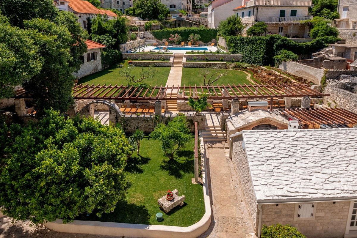 Puteus Palace