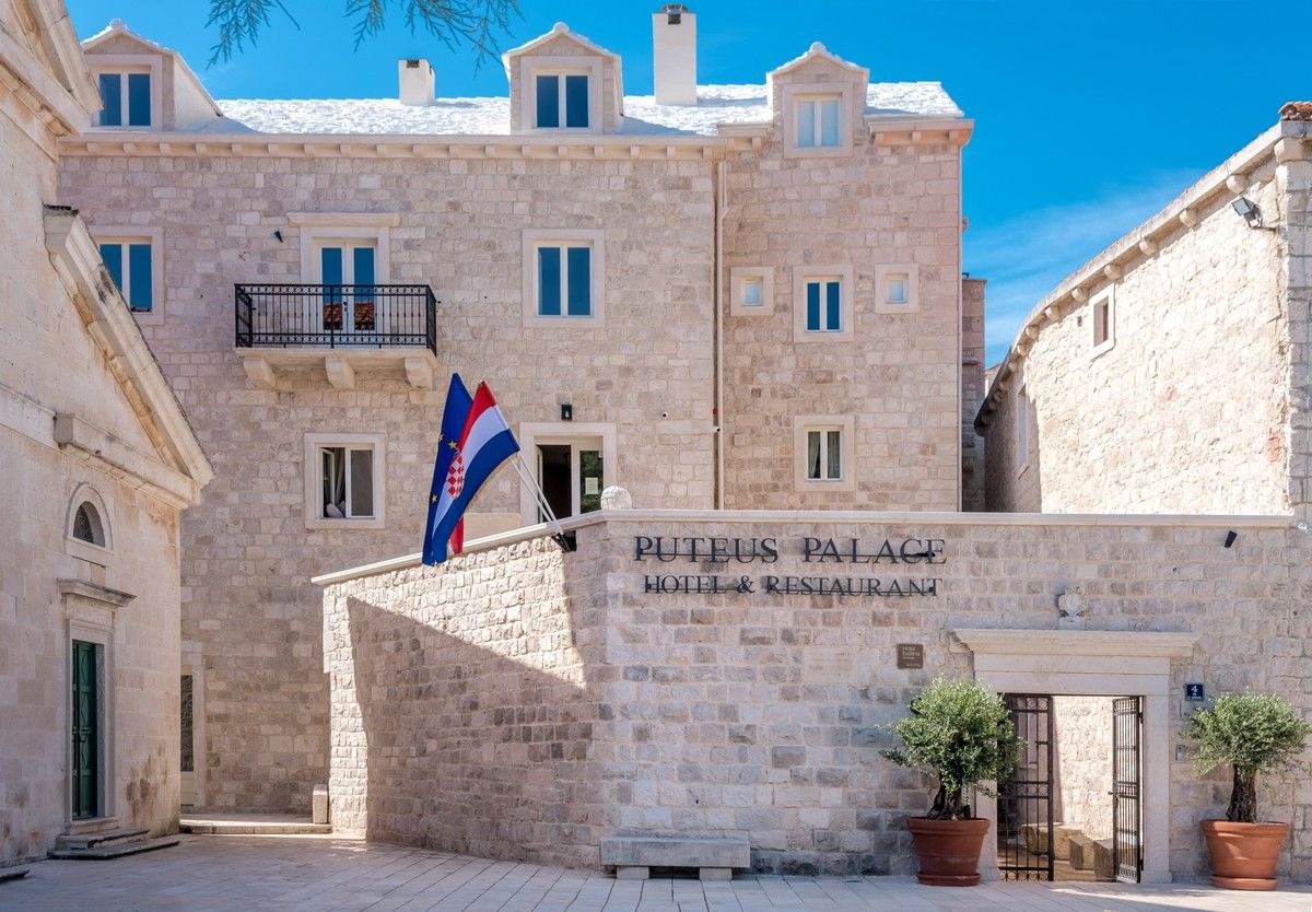 Puteus Palace