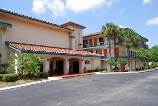 Tricove Inn & Suites