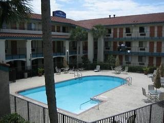 Tricove Inn & Suites