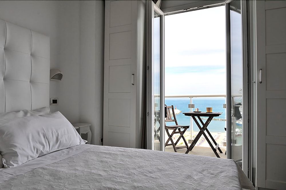 Thea & Residence