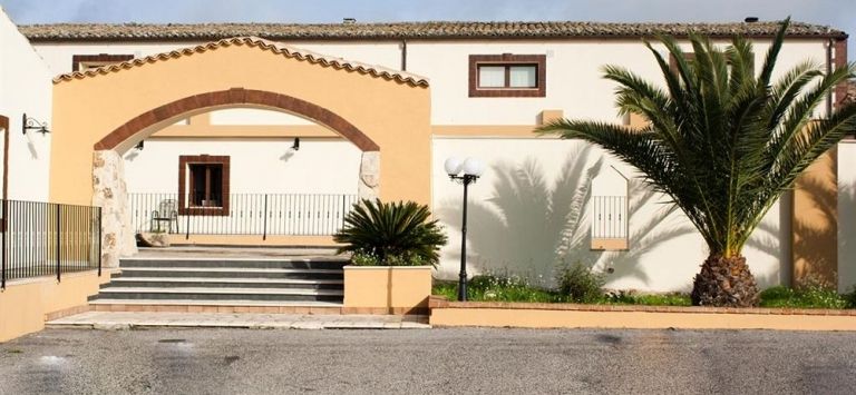 Domus Aurea Resort