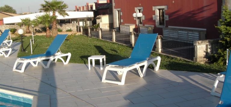 Domus Aurea Resort