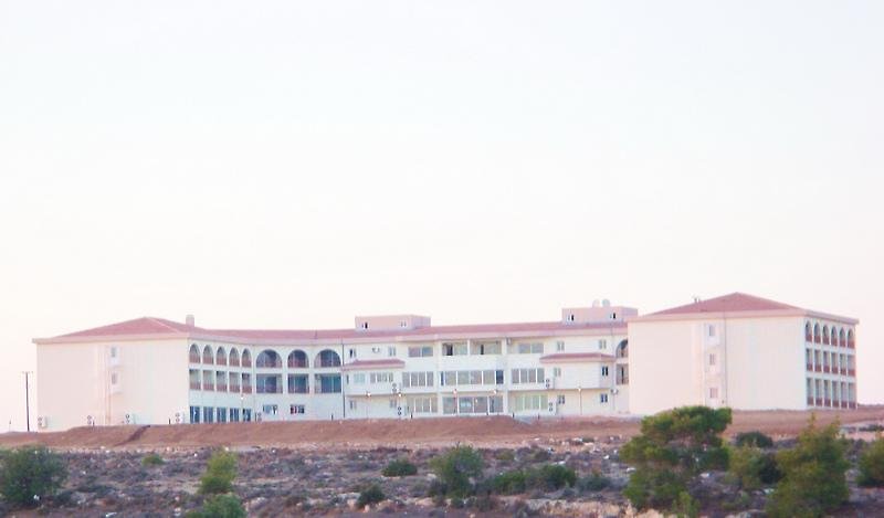 The West Queen Resort