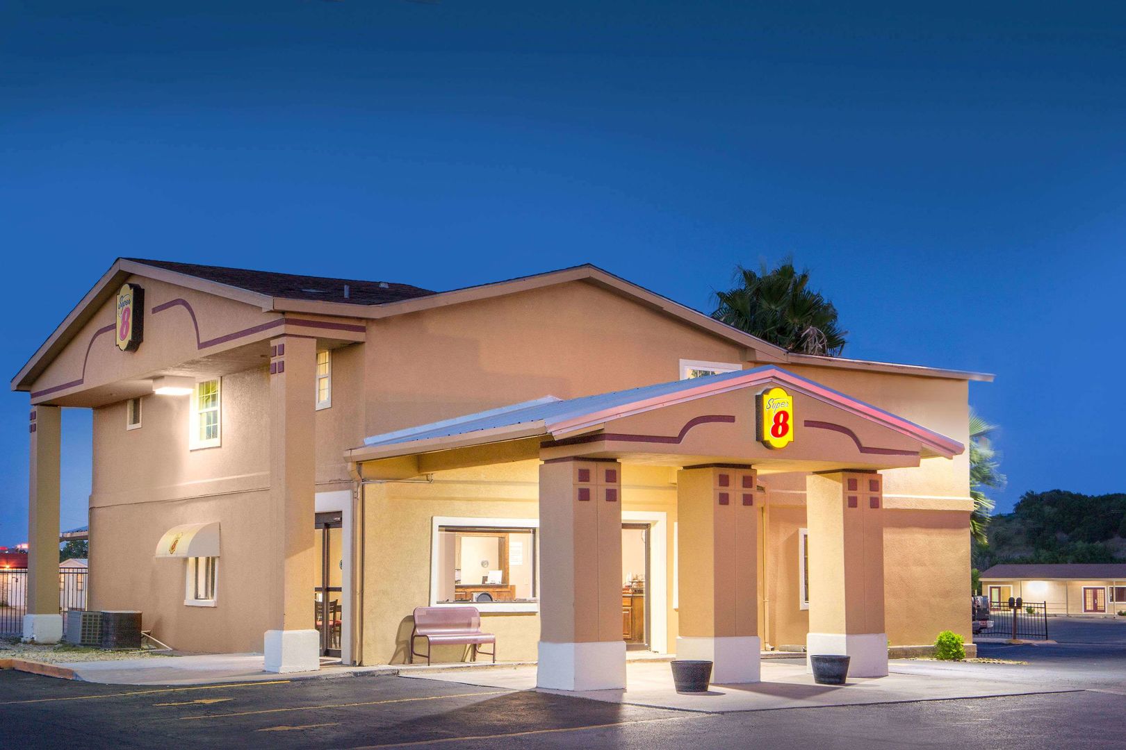Super 8 by Wyndham Temple