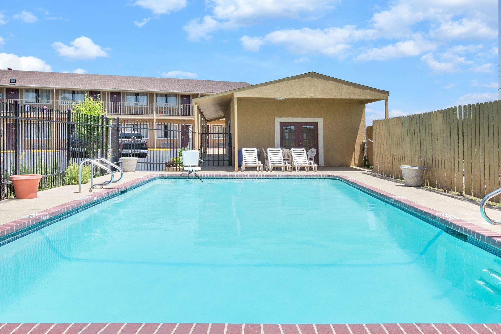 Super 8 by Wyndham Temple