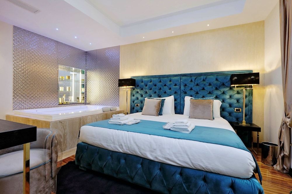 Trevi Diamond Luxury Suites & Jacuzzi