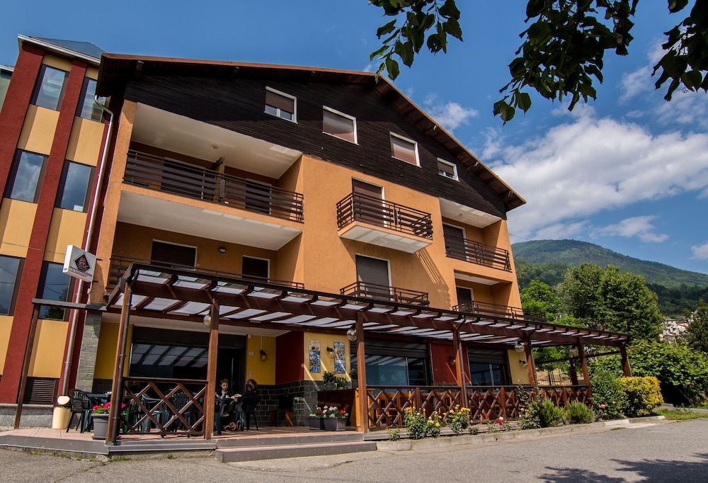 Albergo Ristorante Pizzeria La Svolta