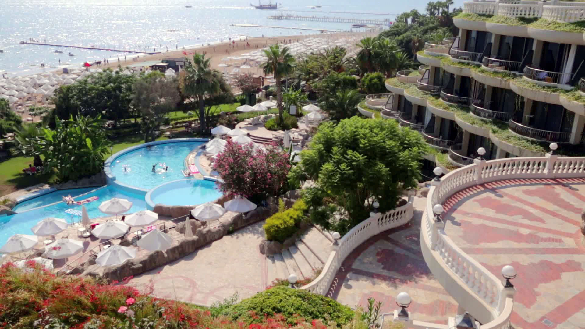 Sunrise Queen Luxury Hotel
