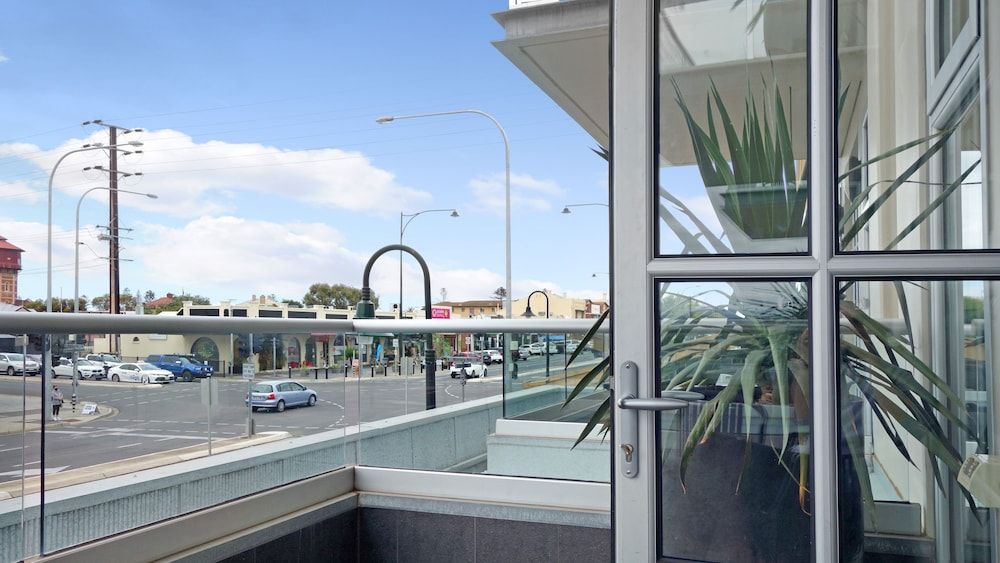 Semaphore Splash Apartments