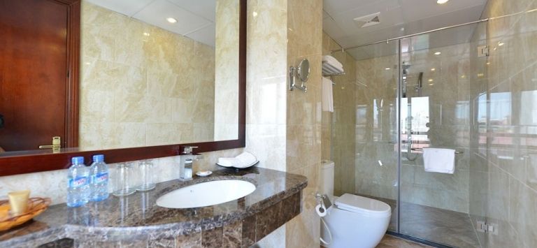 May De Ville Lakeside Hotel & Spa