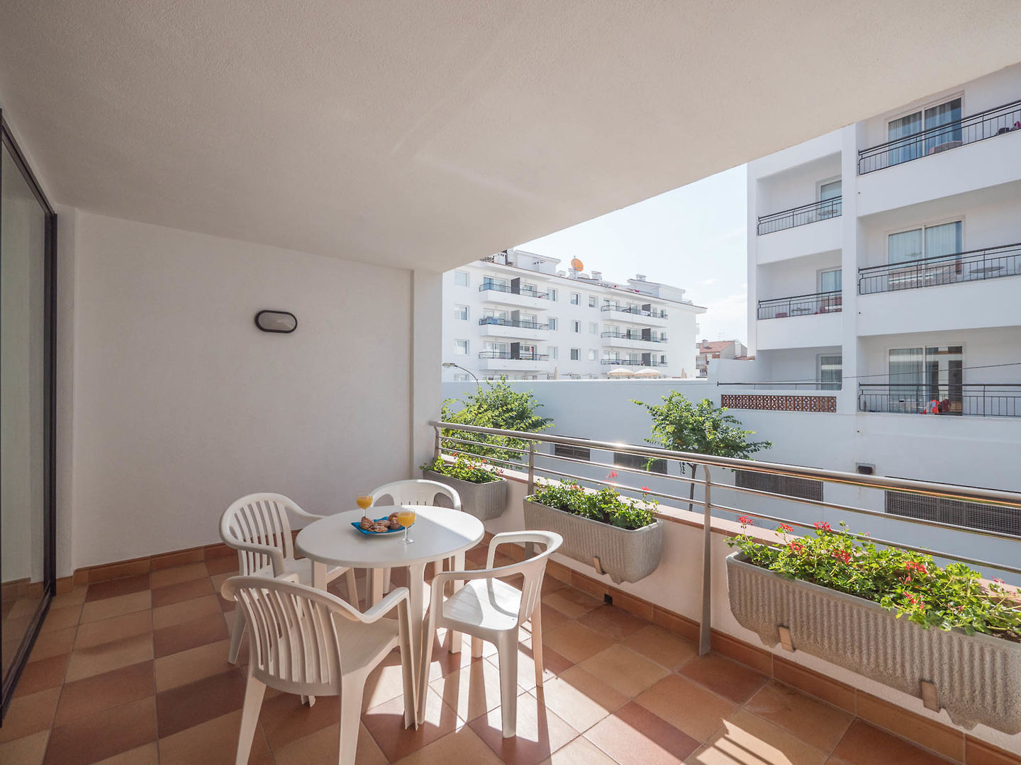 Beatrix 2000 - Caliu Apartments
