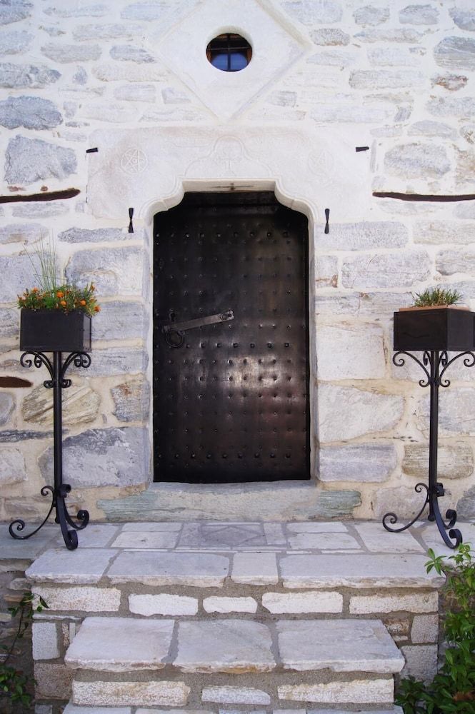 B&B Ta Xelidonakia
