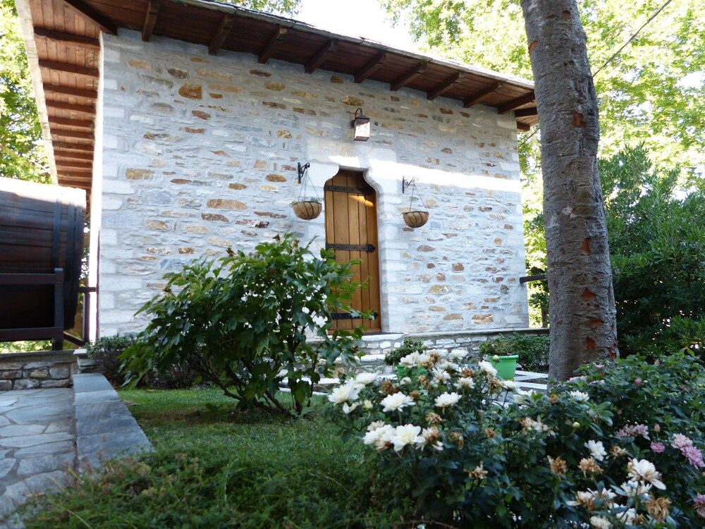 B&B Ta Xelidonakia