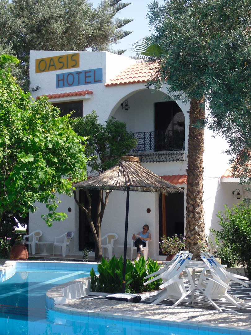 Oasis Hotel & Bungalows