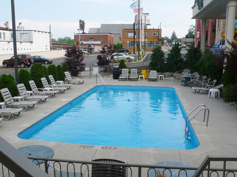 Emerald Crown Hotel