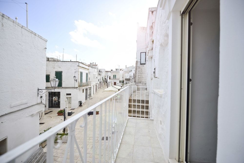 Casetta Arco Con Balcone