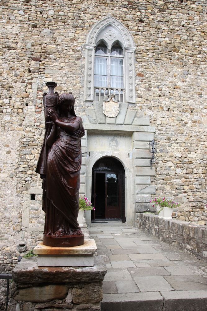 Castello Di Compiano Hotel Relais Museum