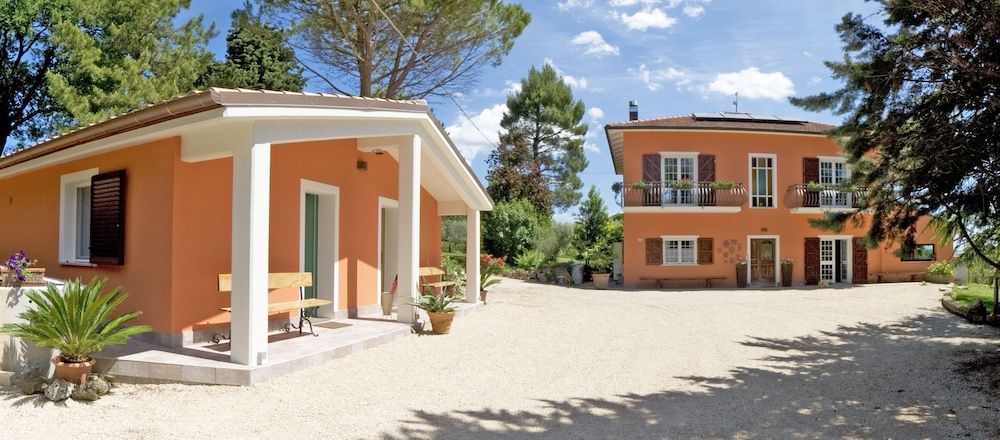 Bellafiora Bed & Breakfast