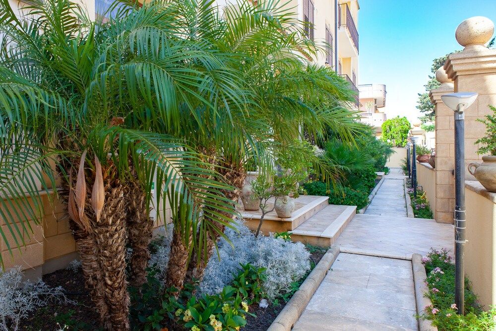 Sammartano Hotels