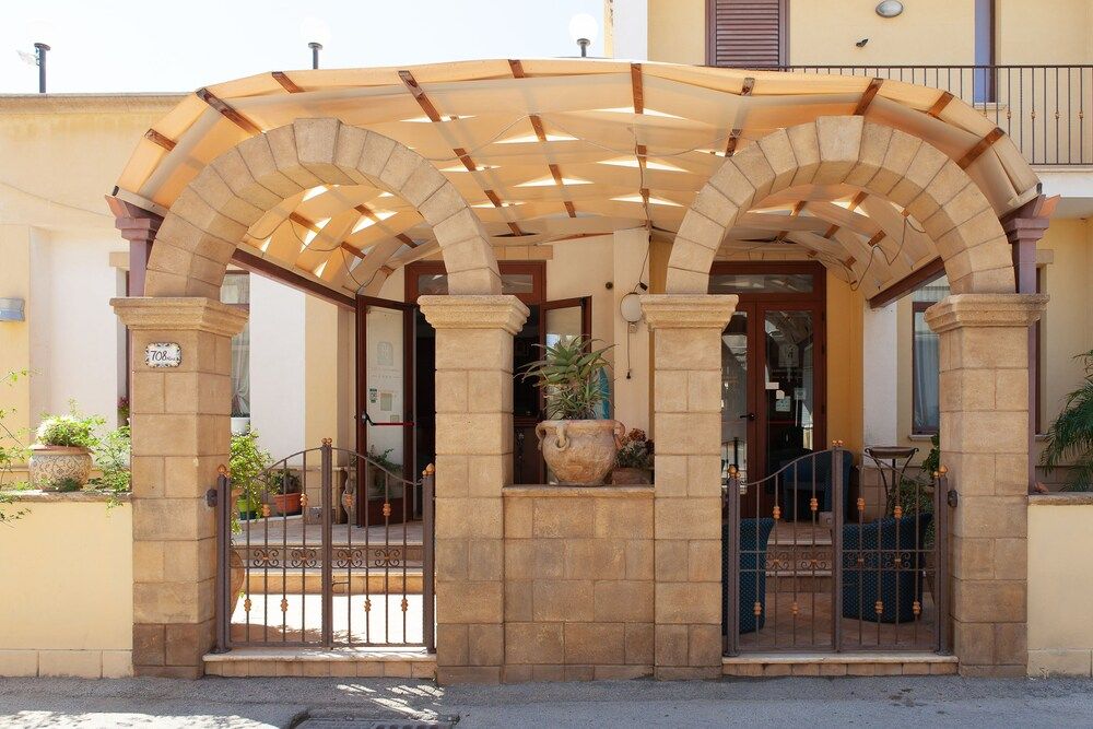Sammartano Hotels