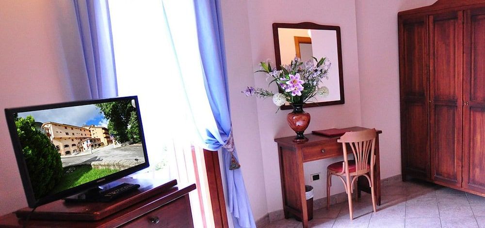 Leo Hotel