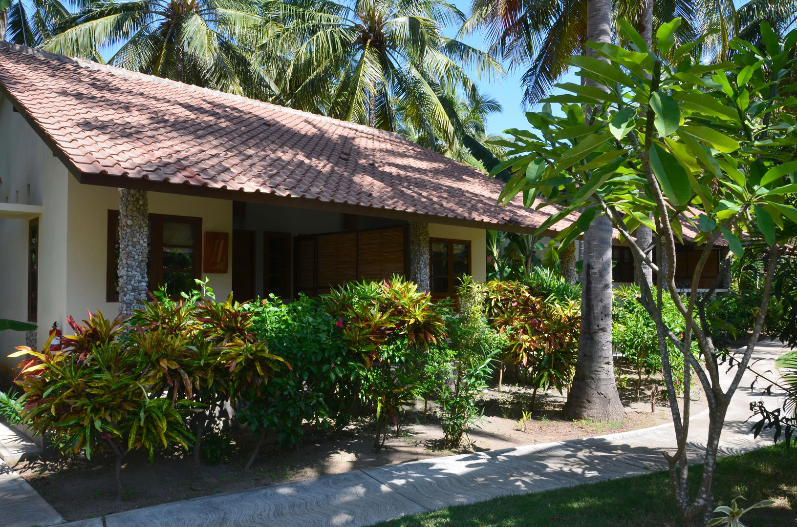 Cocotinos Sekotong Beach Resort