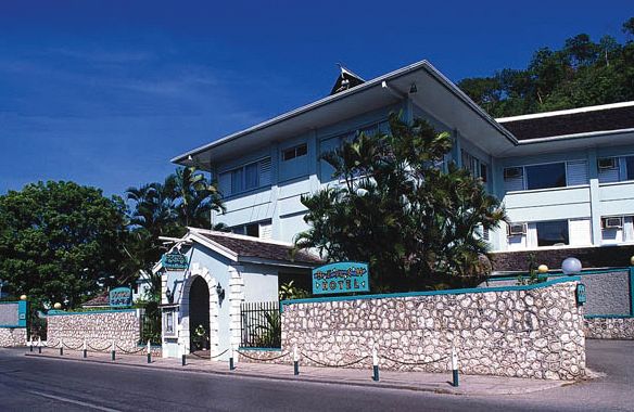 Doctor's Cave Beach
