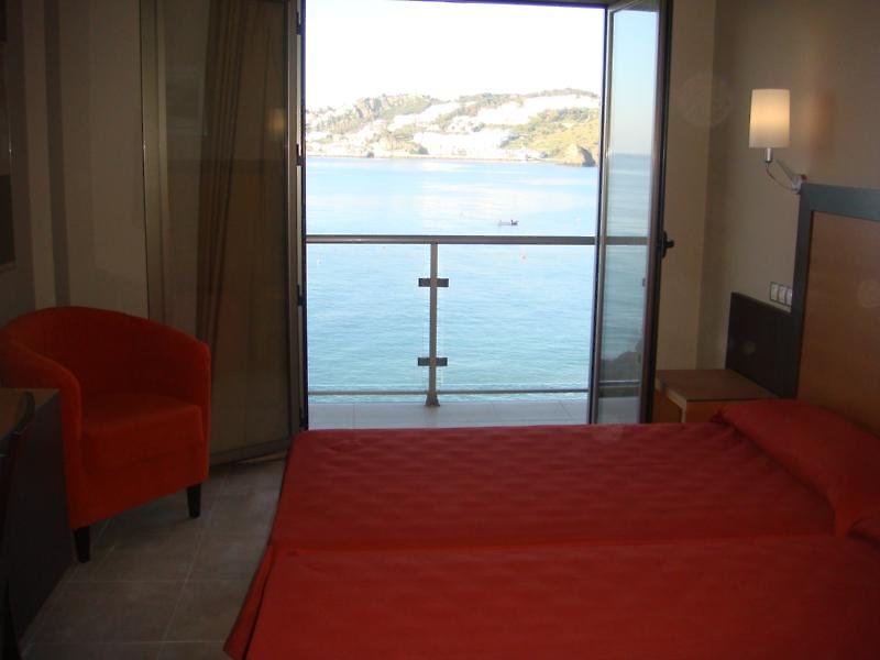 ON ALETA ROOM