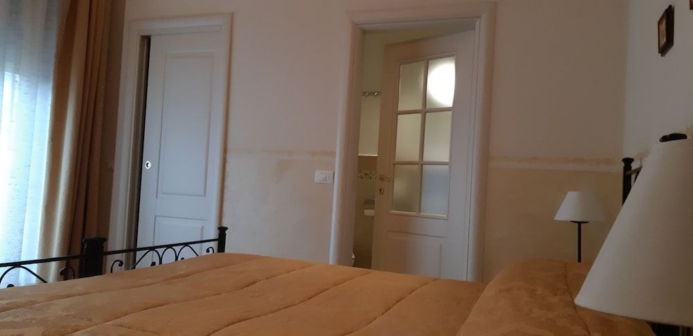 Chianti Rooms