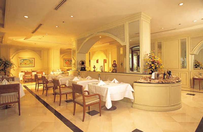 Chatrium Hotel Royal Lake Yangon