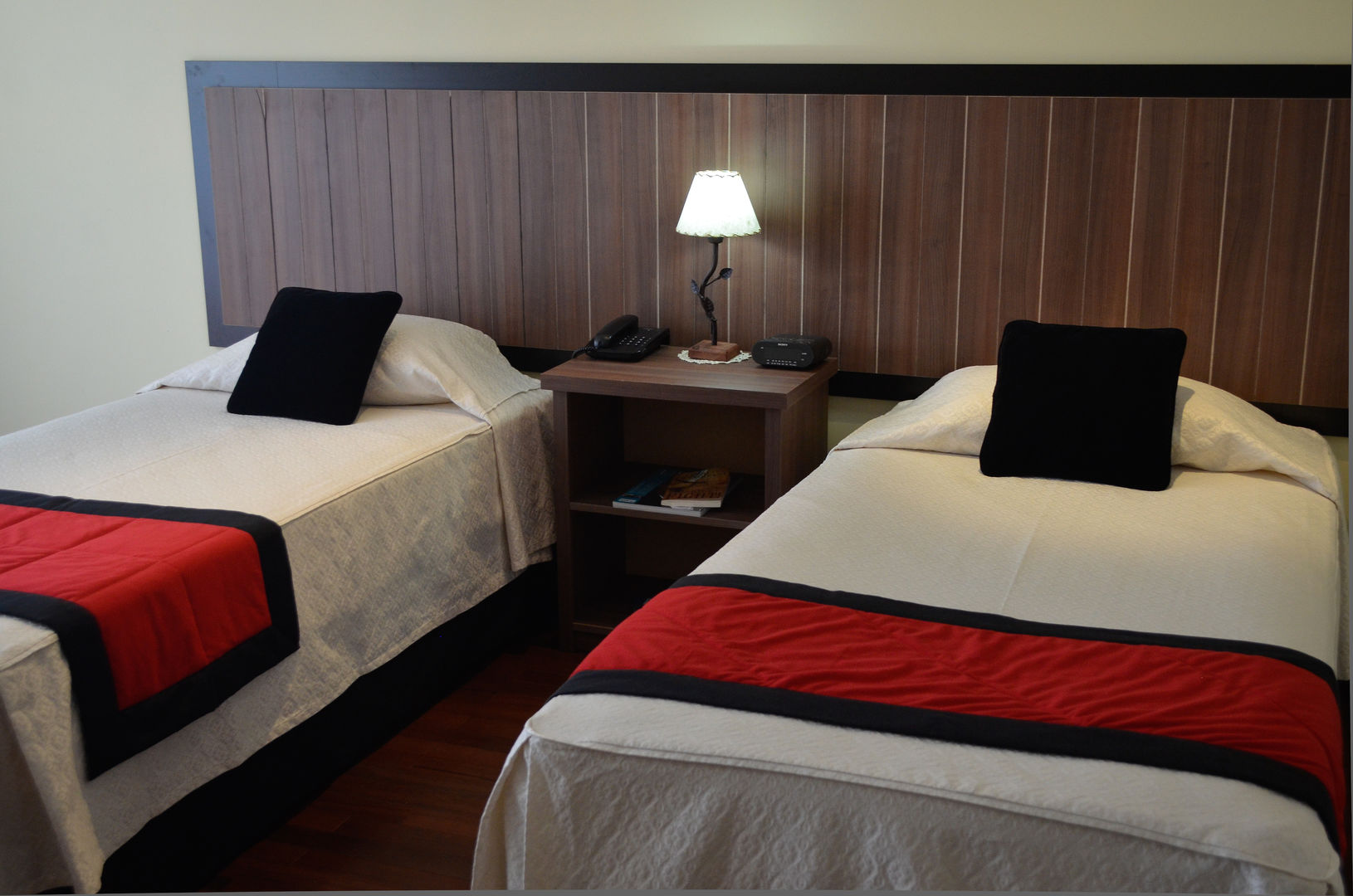 Huinid Pioneros Hotel