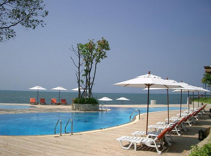 Sunset Park Resort & Spa