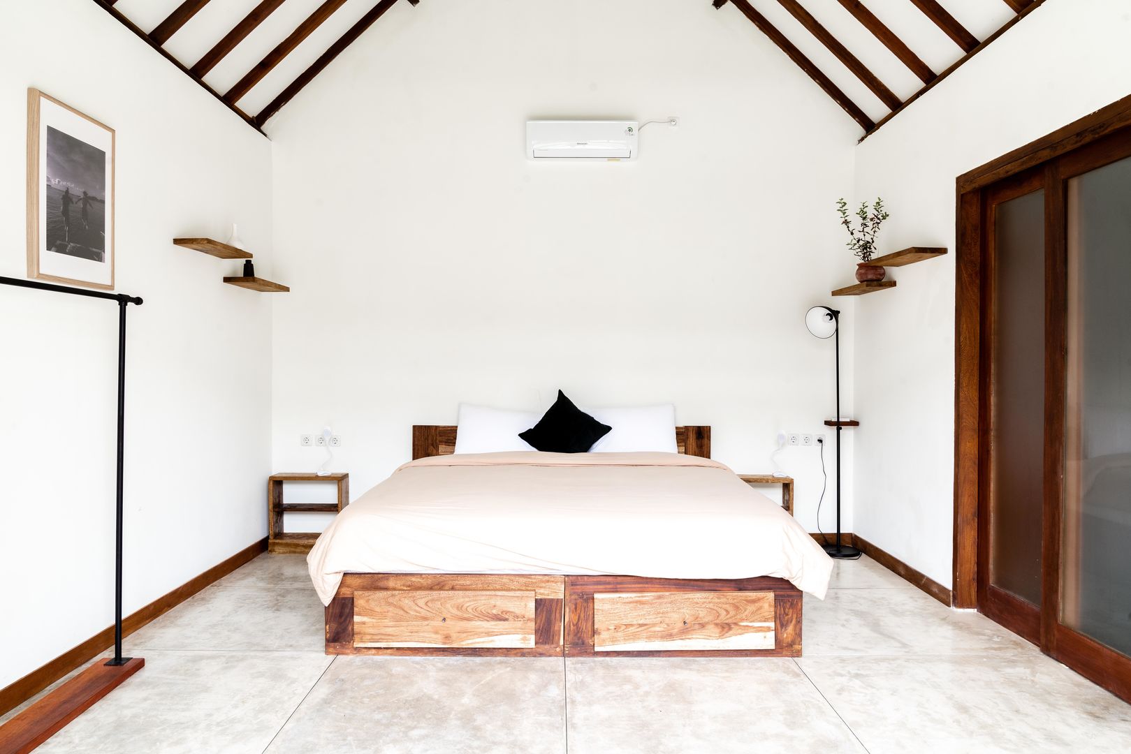 LMBK Surf House