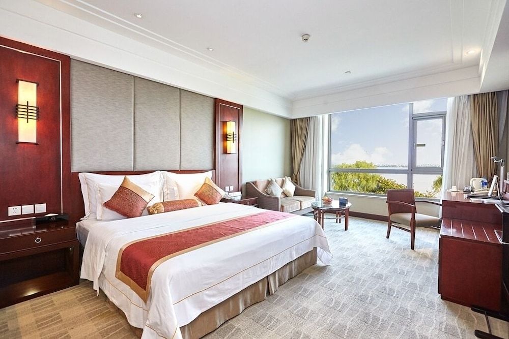 Tongli Lakeview Hotel