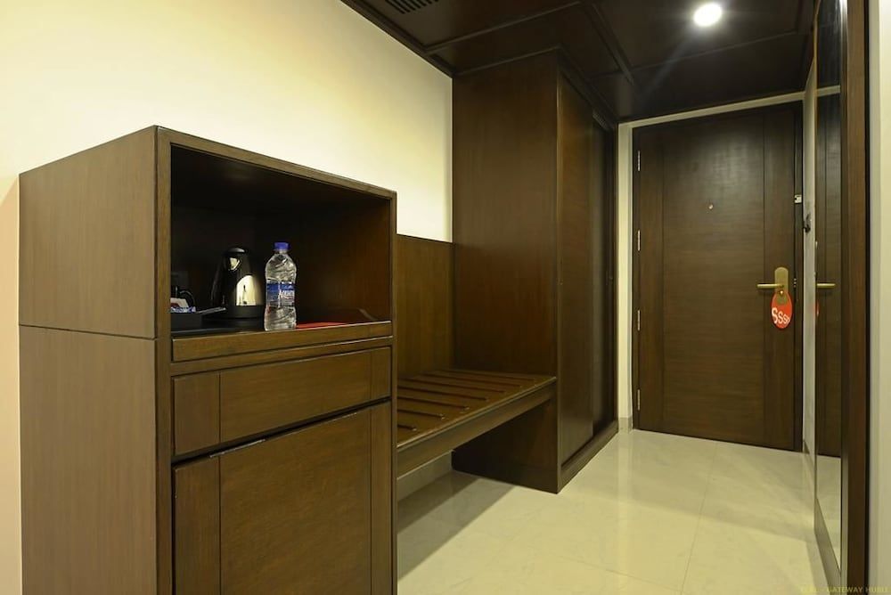 Hotel Naveen Lakeside