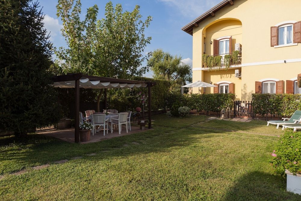 Nina Guest House