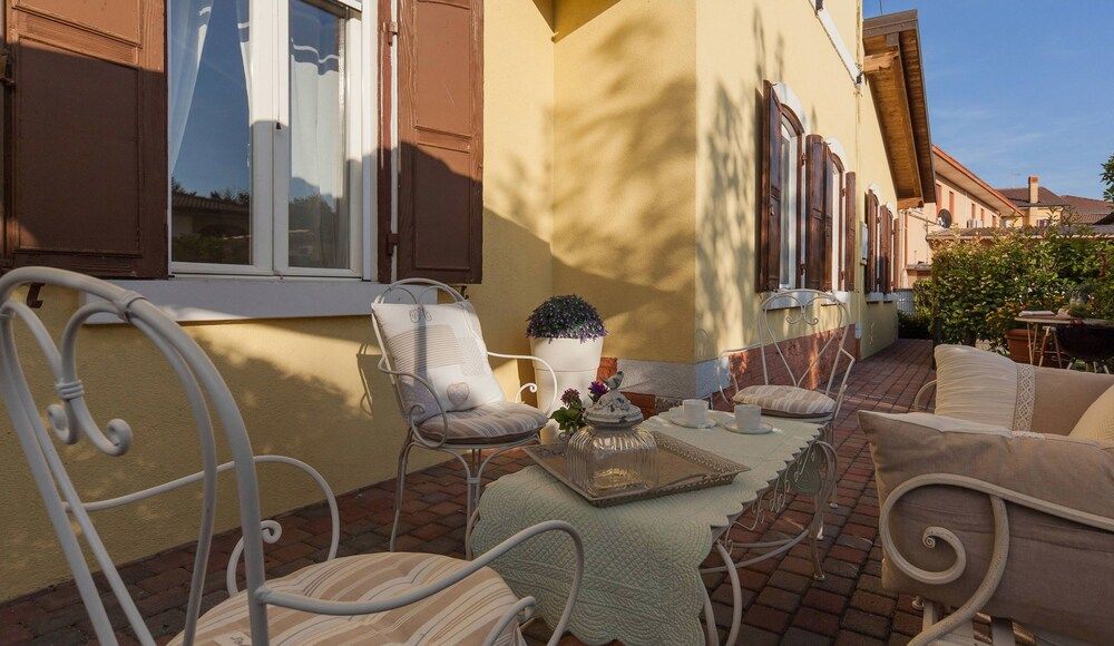 Nina Guest House