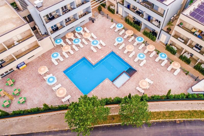 Golden Hotel & Apartments