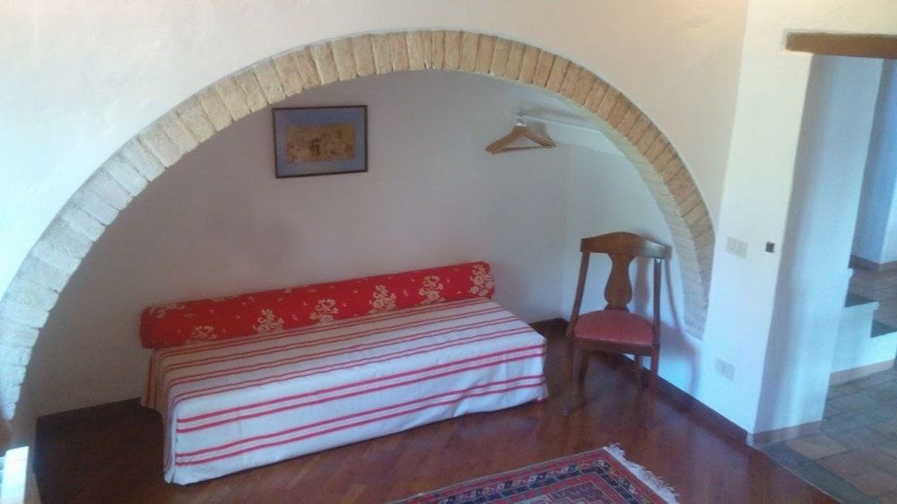 Tana Del Tasso