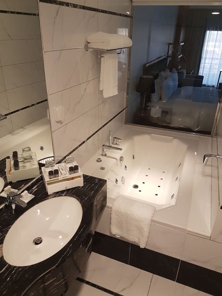 Alreem Hotel