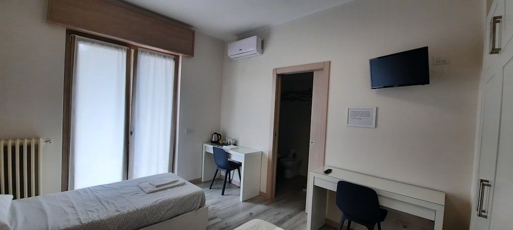 The Aviator House