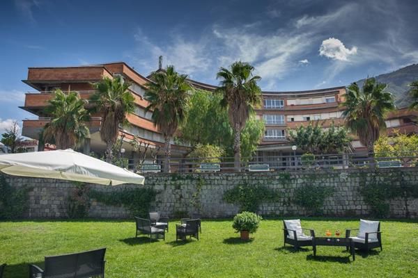 Vesuvian Inn